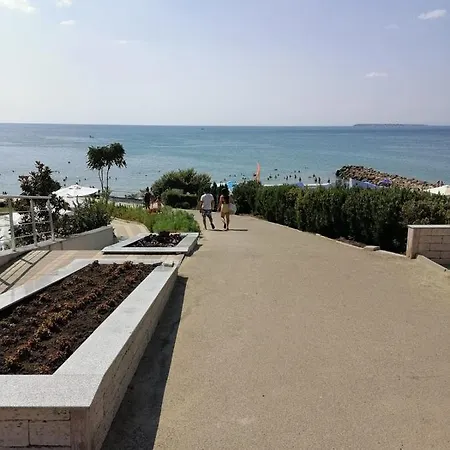 Helios 350m From The דירה *